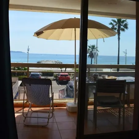 2 Piéces Clim Face A La Vue Apartamento *